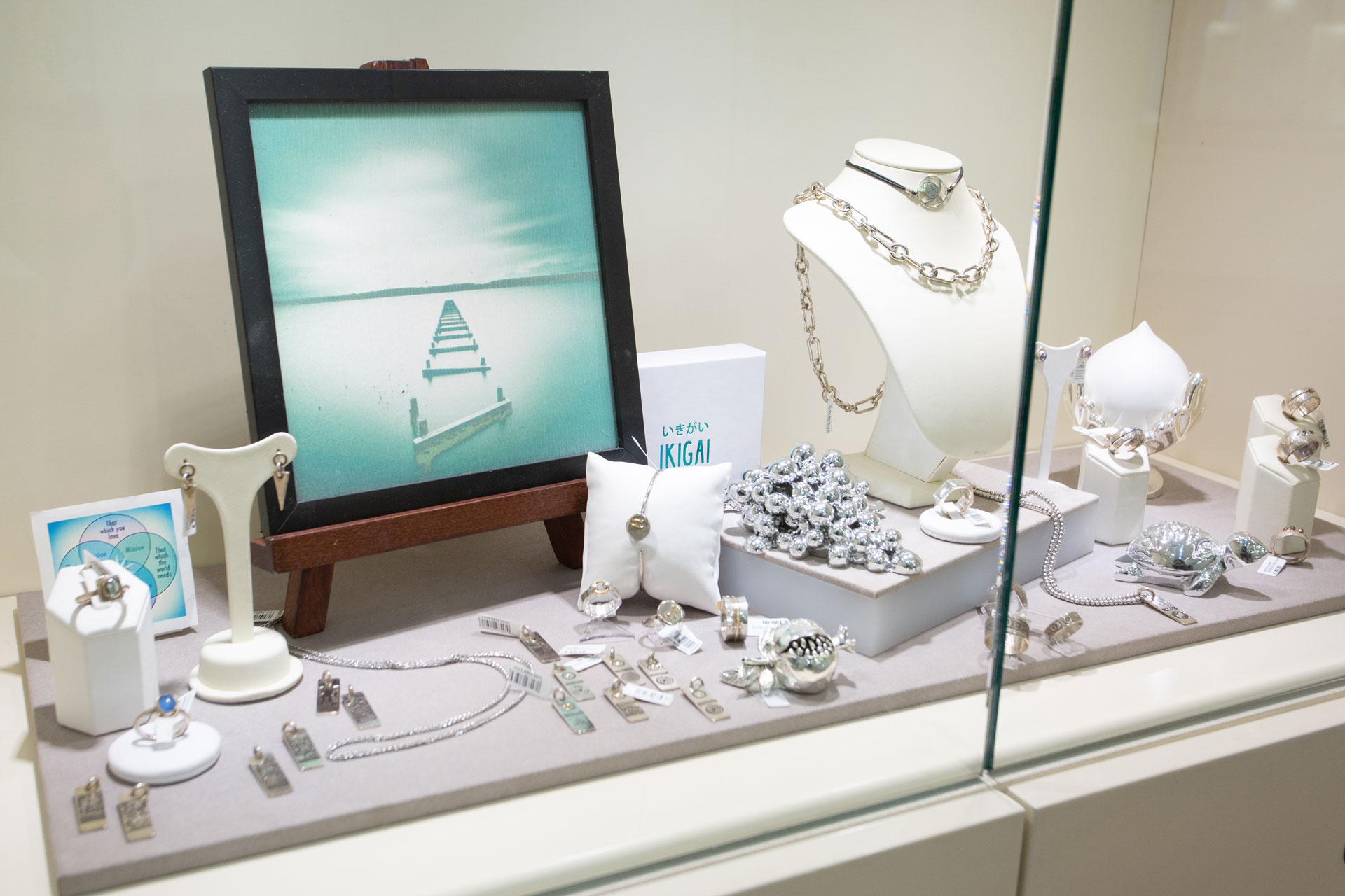 Vetrina - Collezione Ikigai | Gioielleria artigianale Benedetti a Pisa